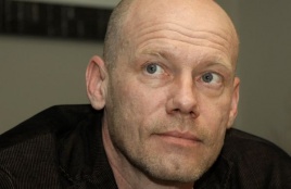 Gedimino Savickio nuotraukoje: žurnalistas Artūras Račas skeptiškai (?) žvelgia į spaudos perspektyvas Gedimino Savickio nuotraukoje: žurnalistas Artūras Račas skeptiškai (?) žvelgia į spaudos perspektyvas